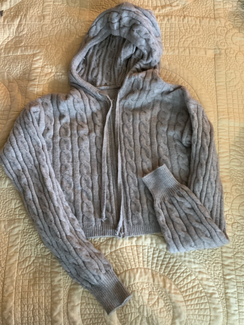 Women’s Light Gray Cable Knit Sweater✨